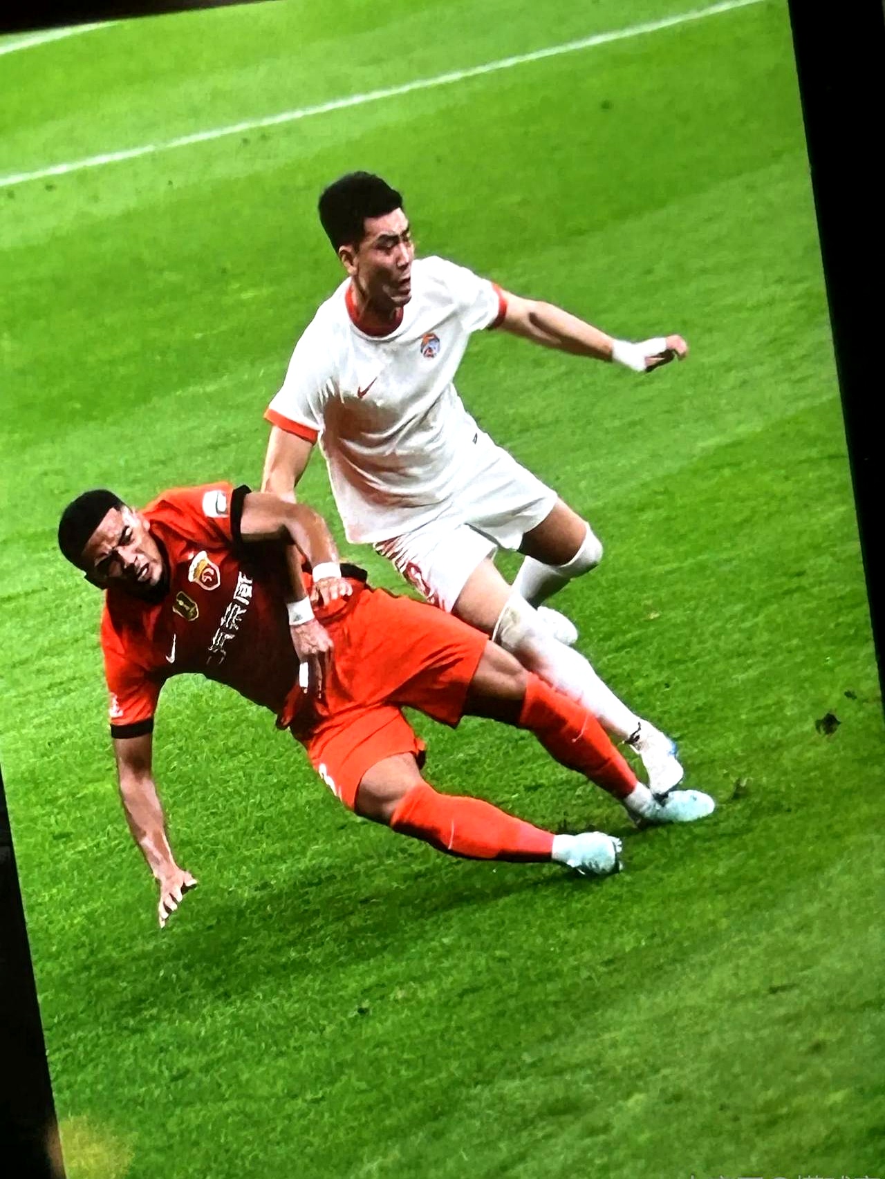 MILANSPORT下载-球场上的