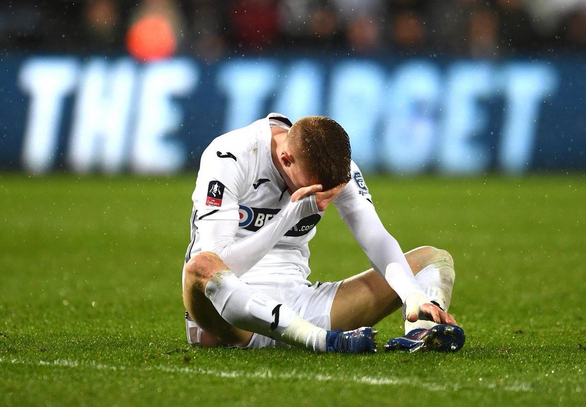 斯旺西客场逆转，阿约规犯主罚伤虏无效