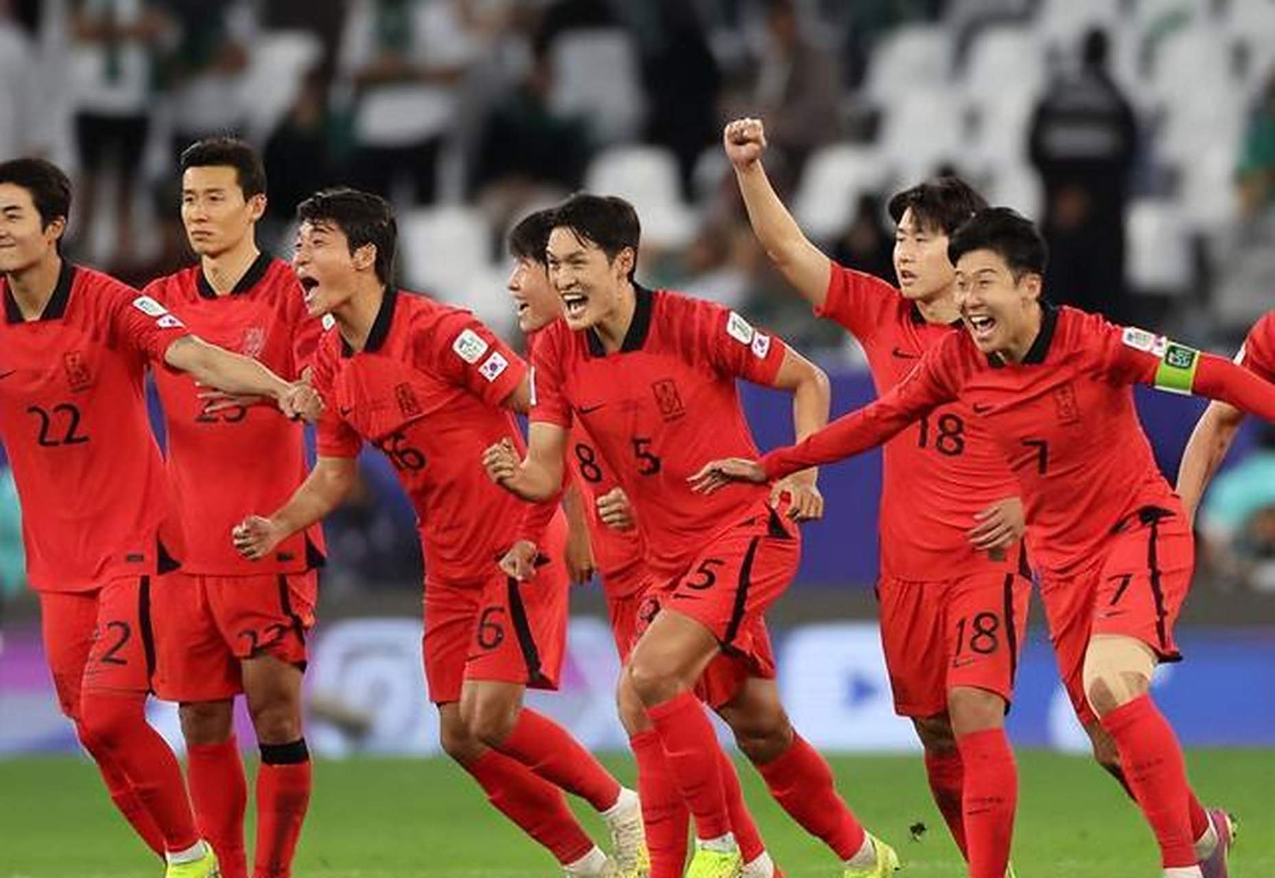 高水平的亚洲足球盛事引发球迷热情(亚洲地区足球比赛)