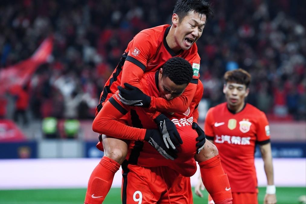 上港主场全力以赴，险胜强敌，榜首位置牢不可破的简单介绍