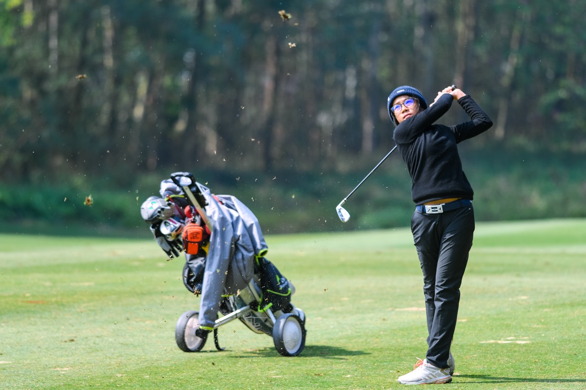 米兰体育-瑞士队顽强作战,为了进入决赛拼尽全力的队员