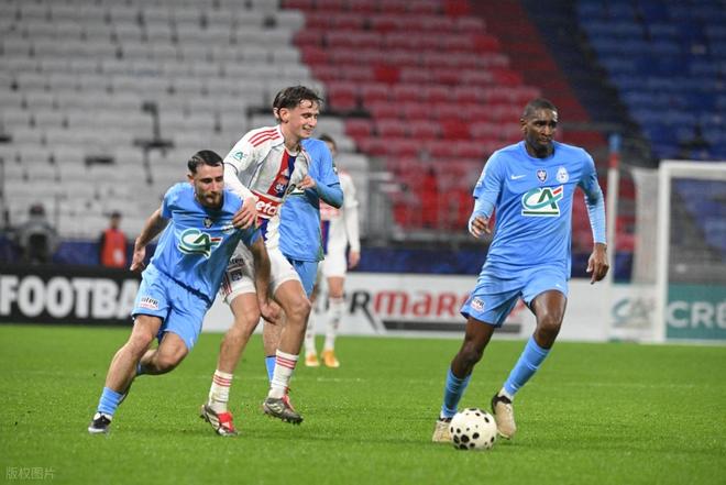 包含摩纳哥继续保持不败势头，冲击法甲榜首的词条