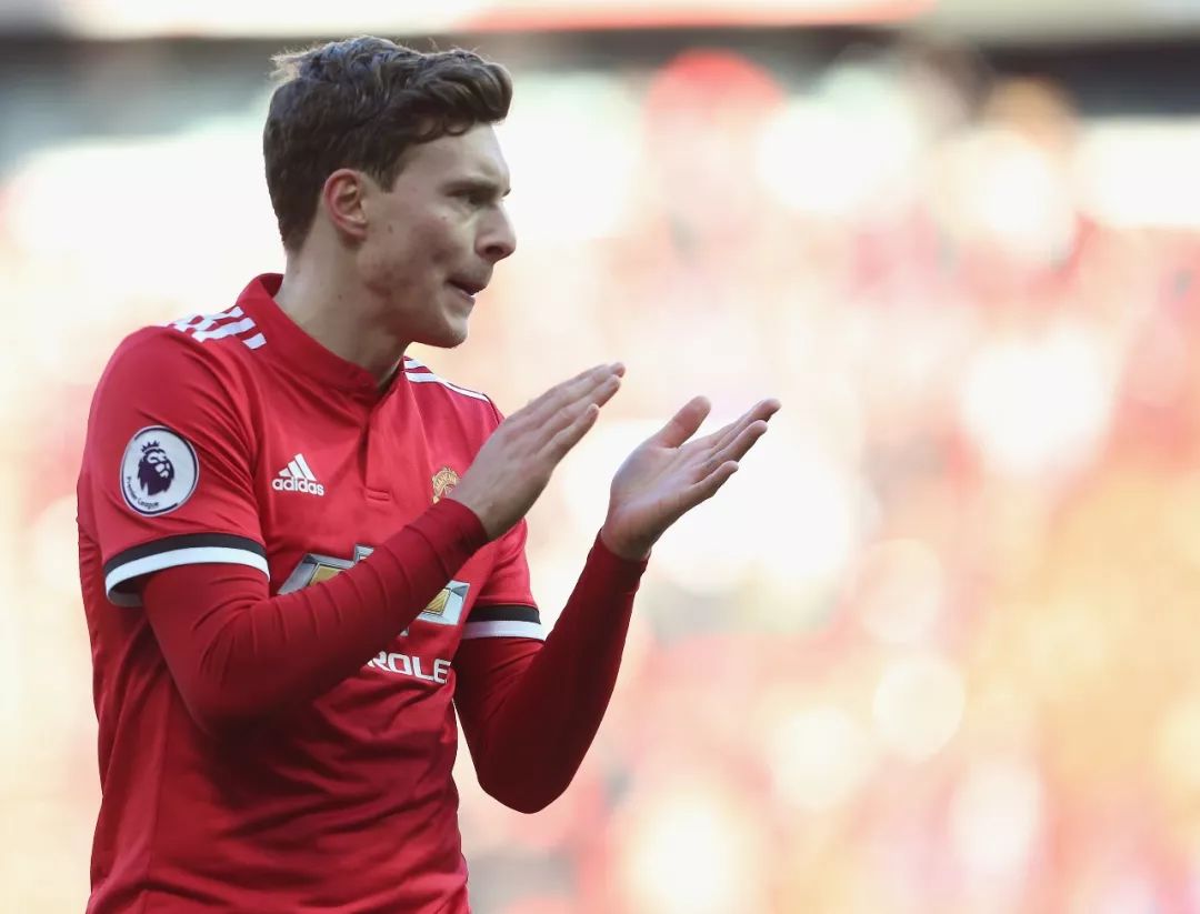 包含赖特患重病退役家人朋友共同悼念的词条