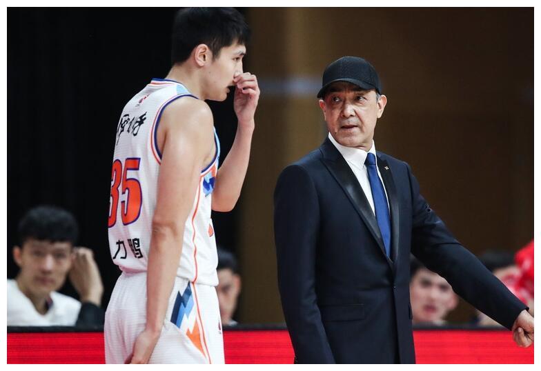 包含聖佩德罗赶在一战，豪取关键三分的词条