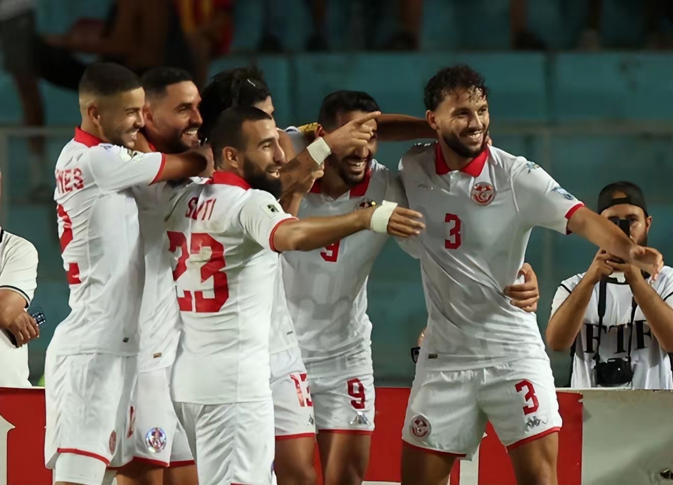 关于悉尼FC险胜首尔FC队伍捍卫冠军荣耀的信息